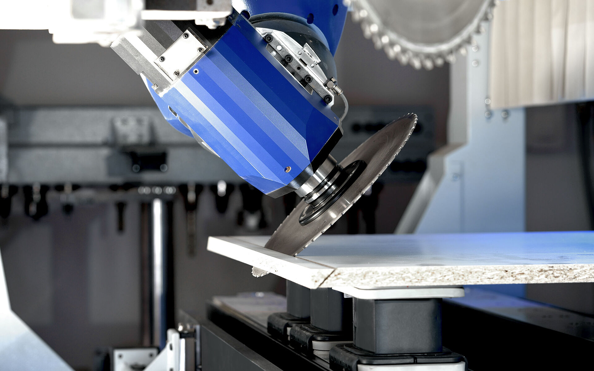 Leitz Kreissägeblatt WhisperCut auf CNC-Maschine