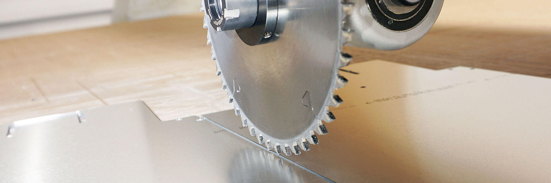 Leitz Kreissägeblatt auf Nesting-Maschine Alu-Verbundplatte