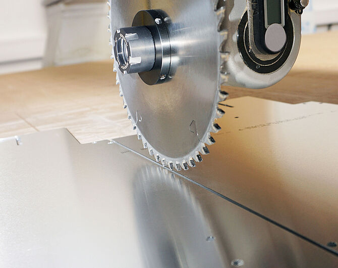 Leitz Kreissägeblatt auf Nesting-Maschine Alu-Verbundplatte